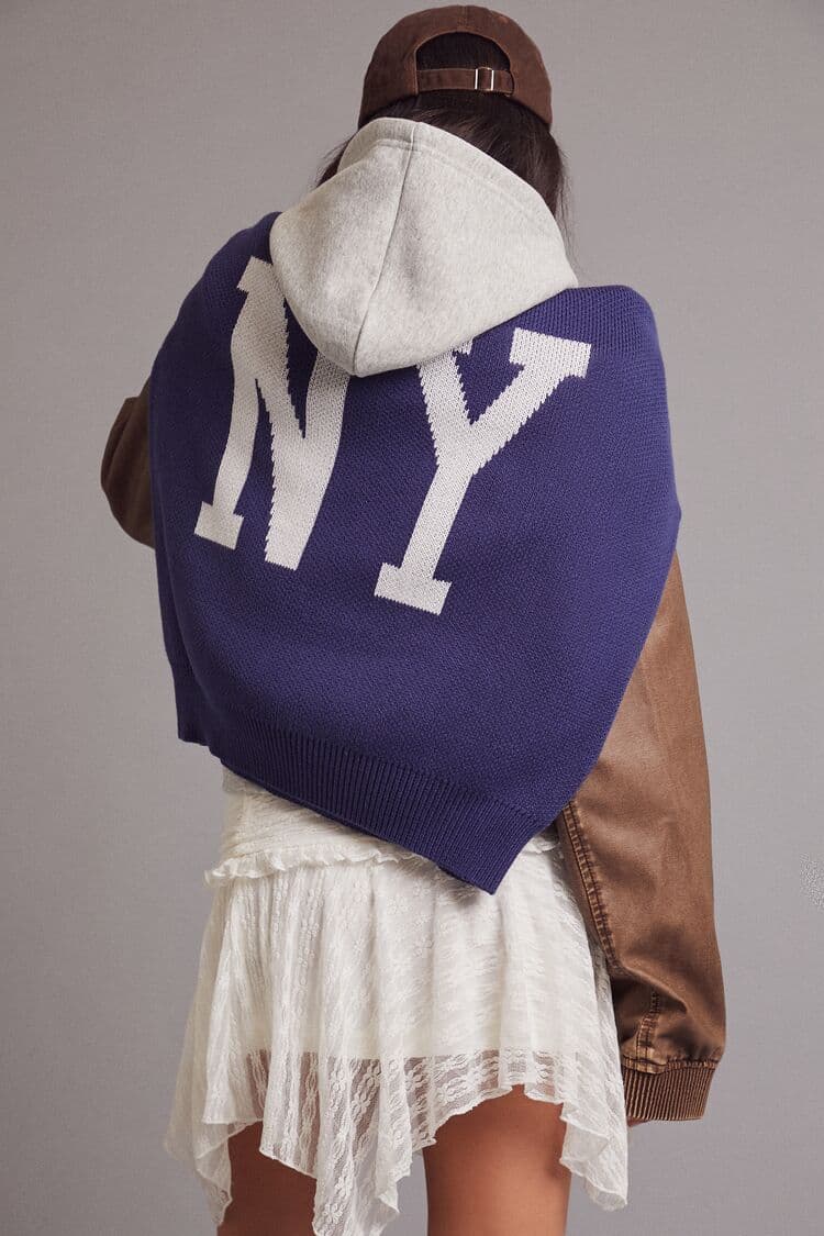 NY Desenli Düşük Omuzlu Kazak