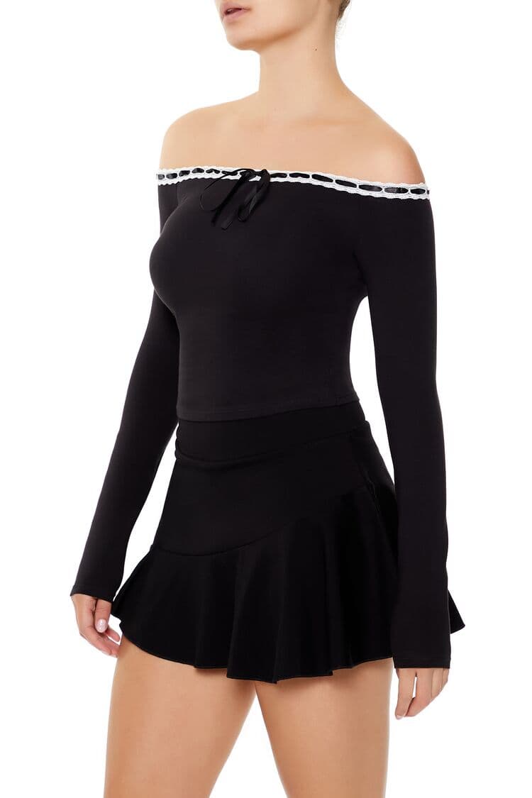 Omuzdan Düşük Fiyonk Detaylı Bluz